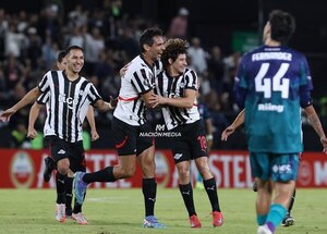 Versus / Roque Santa Cruz reveló su simpatía por uno de los clubes grandes de Argentina
