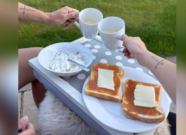 Posteo de Enciso: Desayuno “lechuché” con pancito y queso para anunciar que… ¿van a comer sopa?