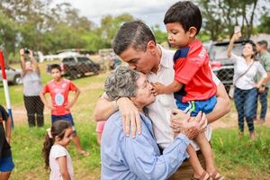 El Presidente Santiago Peña reafirmó su compromiso con la educación y el desarrollo social durante jornada de Gobierno en Cordillera