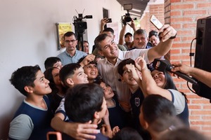 Peña reafirma compromiso con la educación en visita a escuelas de Cordillera - ADN Digital