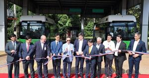 La Nación / Hernandarias: entregan buses eléctricos y habilitan centros de carga rápida