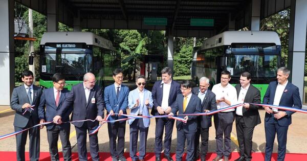La Nación / Hernandarias: entregan buses eléctricos y habilitan centros de carga rápida