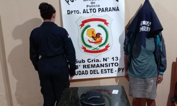 Fue a solicitar vida y residencia en comisaría y quedó detenida
