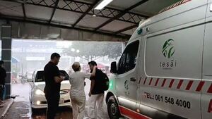 Motoqueiro atropelló a tres estudiantes: un niño de 6 años está intubado