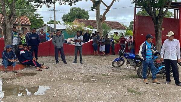 Casado: Posteros claman por ayuda, tras meses sin ingresos por la crecida