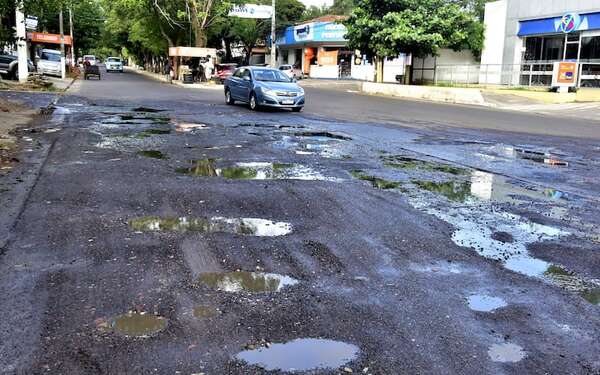 Lambaré: avenida Bruno Guggiari está llena de baches y basura - Nacionales - ABC Color