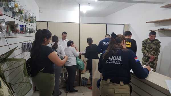 Allanaron un comercio lográndose la incautación de armas de fuego - 1000 Noticias