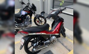 Hurtan motocicleta frente a un edificio céntrico de Ciudad del Este