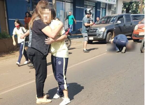 Dos niños de 10 y 6 años fueron atropellados por un motoca: El más pequeño está en terapia intensiva