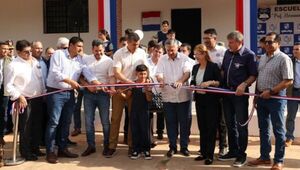 Inauguran aulas y entregan equipamientos educativos en Caacupé