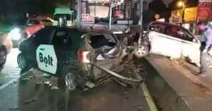 Diario HOY | Bus quedó acelerado y chocó contra tres autos en Acceso Sur