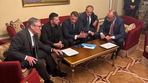 Zelenski, Macron, Merz, Starmer y Tusk hablan con Trump desde Kiev
