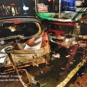 Accidente en San Antonio: colectivo chocó contra tres vehículos en un semáforo - trece