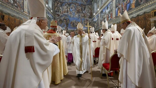 El cardenal Parolin impactado por la "serenidad" con la que Prevost aceptó ser Papa