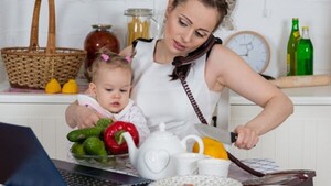Madres trabajadoras en México, entre barreras laborales y sobrecarga de tareas de cuidado