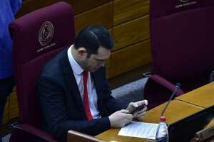 Prohíben a Ñandutí divulgar contenido íntimo de senador Rivas  - Política - ABC Color