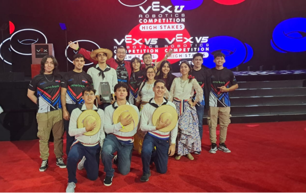 Paraguay gana el Community Award en el Mundial de Robótica 2025