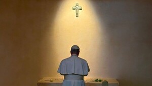León XIV acude a la tumba de Francisco tras visitar por sorpresa un santuario agustino