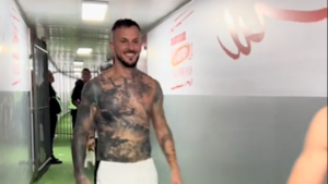 Versus / Mientras espera volver a las canchas, el "Pipa" Benedetto estrena tatuaje
