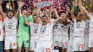 Versus / Bayern despide al histórico Thomas Müller con victoria