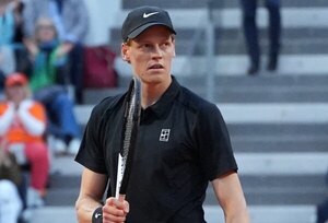 Versus / Regreso triunfal para Jannik Sinner tras sanción por dopaje