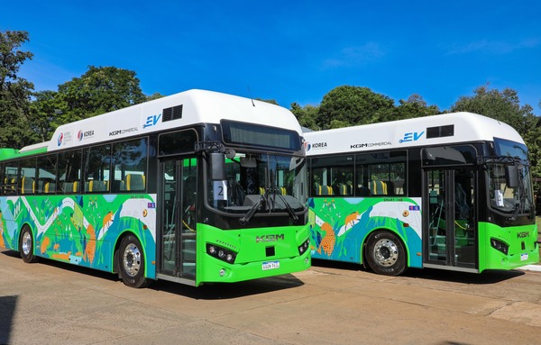 Buses eléctricos donados por Corea del Sur iniciaron operaciones en Hernandarias