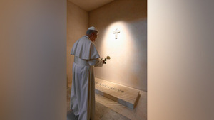 El papa León XIV visitó la tumba de Francisco