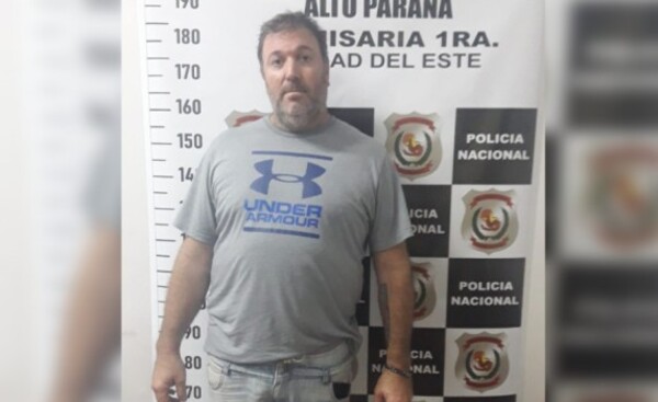 Aprehenden a un argentino por hurto de auricular 