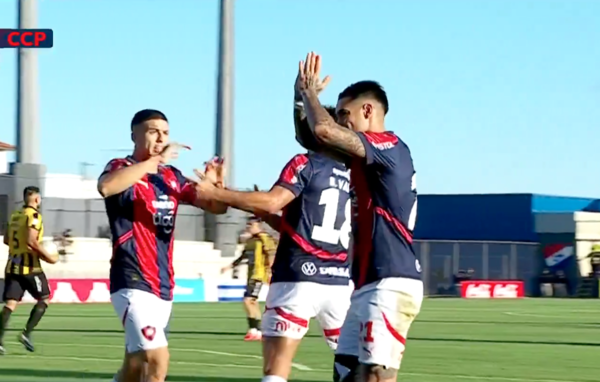 Versus / Del castigo a la redención: Araujo hizo su primer doblete y pidió perdón a la afición de Cerro