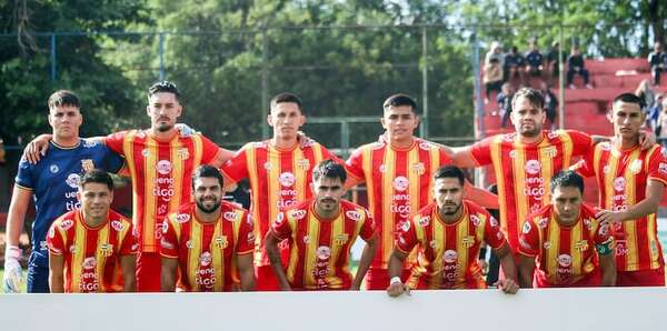 Aurirrojos festejan en la Primera B - Fútbol de Ascenso de Paraguay - ABC Color