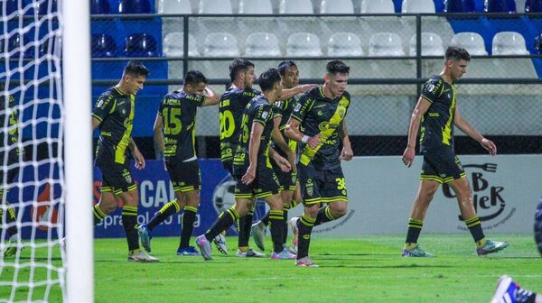 Versus / Recoleta fue mucho más certero y castiga la falta de puntería de Ameliano