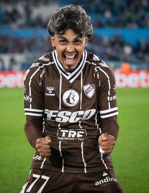 El Platense de Ronaldo Martínez elimina a Racing en Argentina - Fútbol Internacional - ABC Color