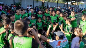 Sueños redondos: Niños del Bañado son beneficiados con proyecto de Conmebol
