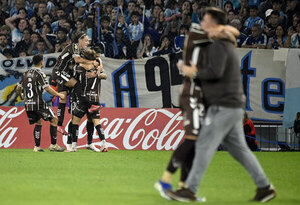 Versus / Platense despide a Racing del Campeonato argentino