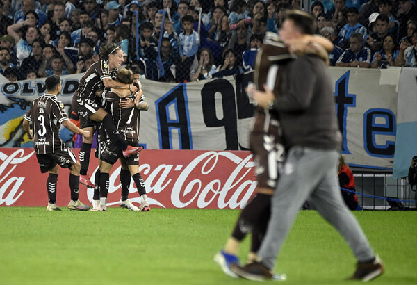 Versus / Platense despide a Racing del Campeonato argentino