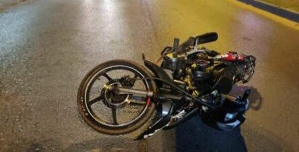 Tragedia en Laurelty: motociclista omano y el responsable huye tras el choque