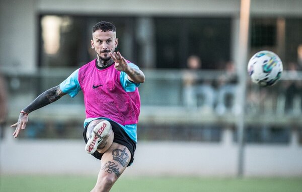 Versus / Olimpia: Bustos incluye a Benedetto y a una promesa de la cantera
