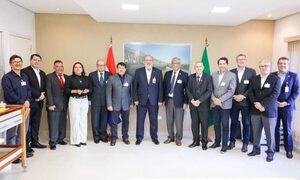 Autoridades de la UNE fortalecen vínculos con ITAIPU Binacional