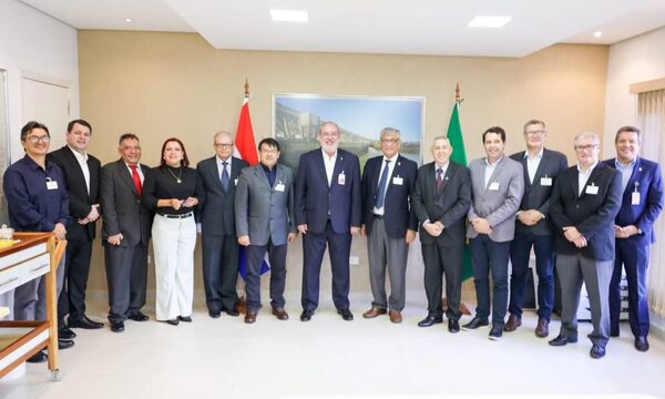 Autoridades de la UNE fortalecen vínculos con ITAIPU Binacional