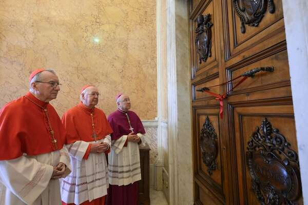 Retiran el precinto al apartamento del papa Francisco, sellado tras su muerte - Mundo - ABC Color