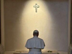 Por primera vez, el papa León XIV visitó la tumba de Francisco - trece