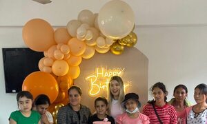 ¡Joven itapuense celebró su cumple con los pacientes oncológicos del Hospital Acosta Ñu!