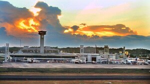El aeropuerto se prepara para la llegada de autoridades del fútbol