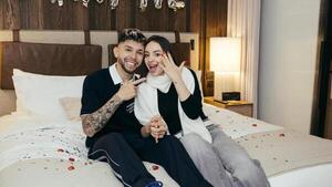 Julio Enciso y Meli Cardona no quieren saber nada de los que les cañean por su apresurada boda