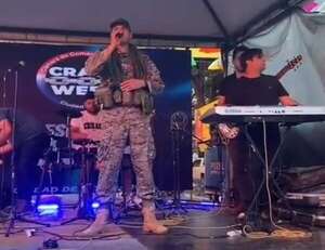 Videos: agente del GEO sorprende cantando temas de Bronco en pleno centro de Ciudad del Este  - ABC en el Este - ABC Color