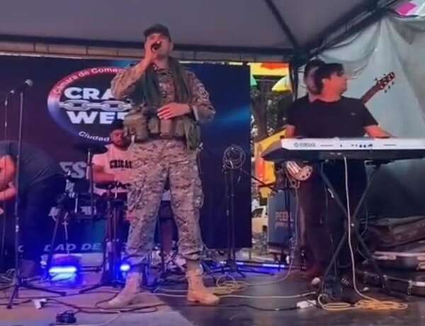 Videos: agente del GEO sorprende cantando temas de Bronco en pleno centro de Ciudad del Este - ABC en el Este - ABC Color