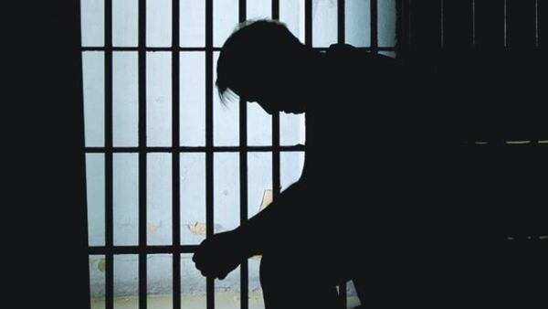 Sentencian a cuatro años de cárcel a hombre que intentó besar a su sobrina - Policiales - ABC Color
