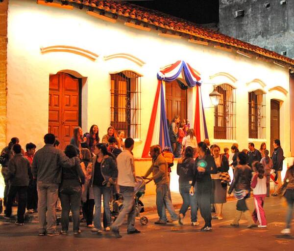 La historia cobra vida: inician los festejos por los 214 años de Independencia