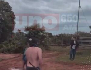 (VIDEO).  Hombre agredió con un palo a una mujer en Yasy Cañy