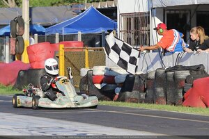 Versus / Se vivió una emocionante fecha del Nacional de Karting en Ñu Guazú